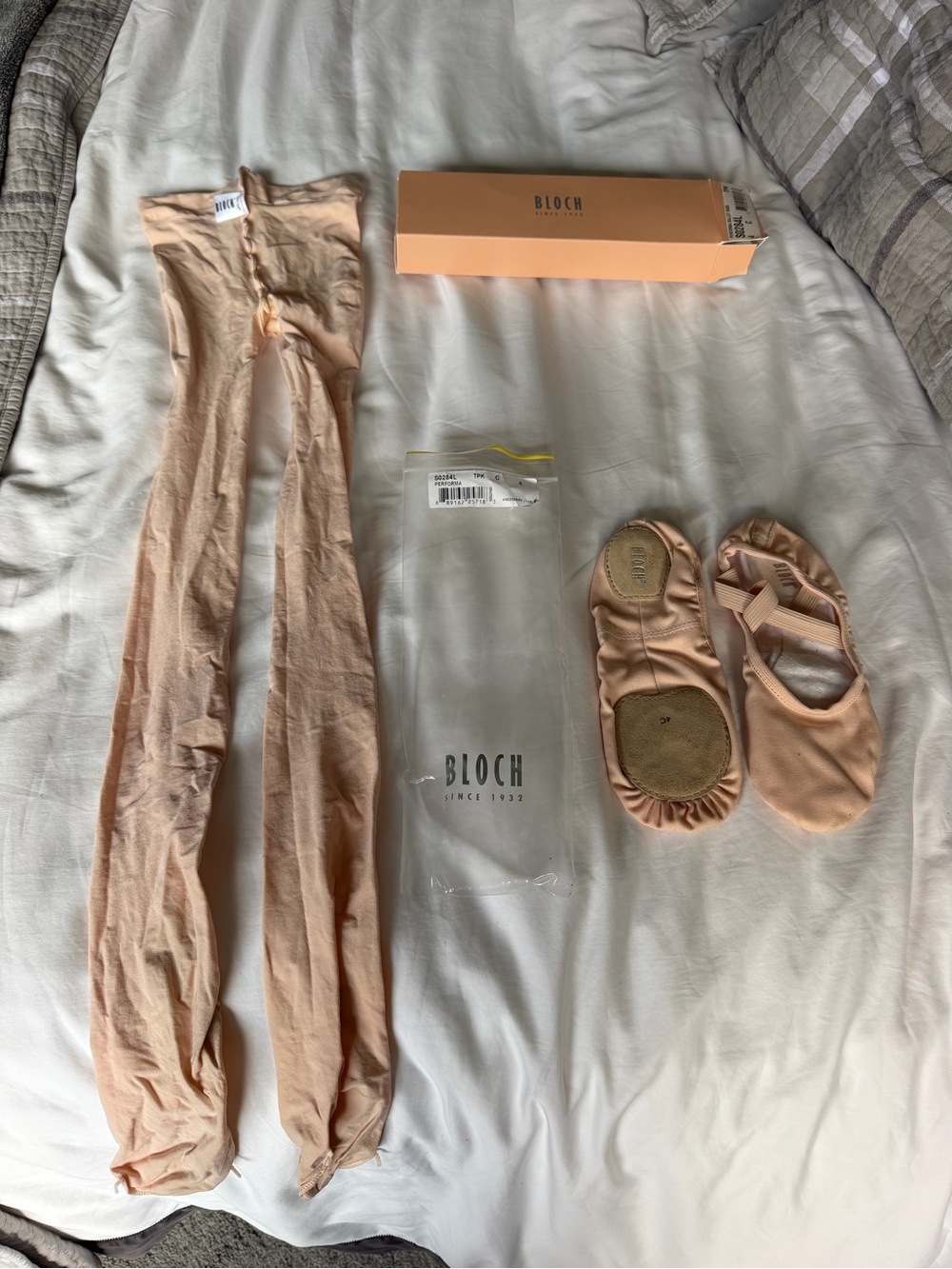 Bloch Nude/Peach Convertible Tights with Matching Bloch Ballet Shoes